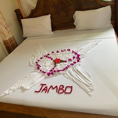 Bed and breakfast Falcon House Kendwa Extérieur photo