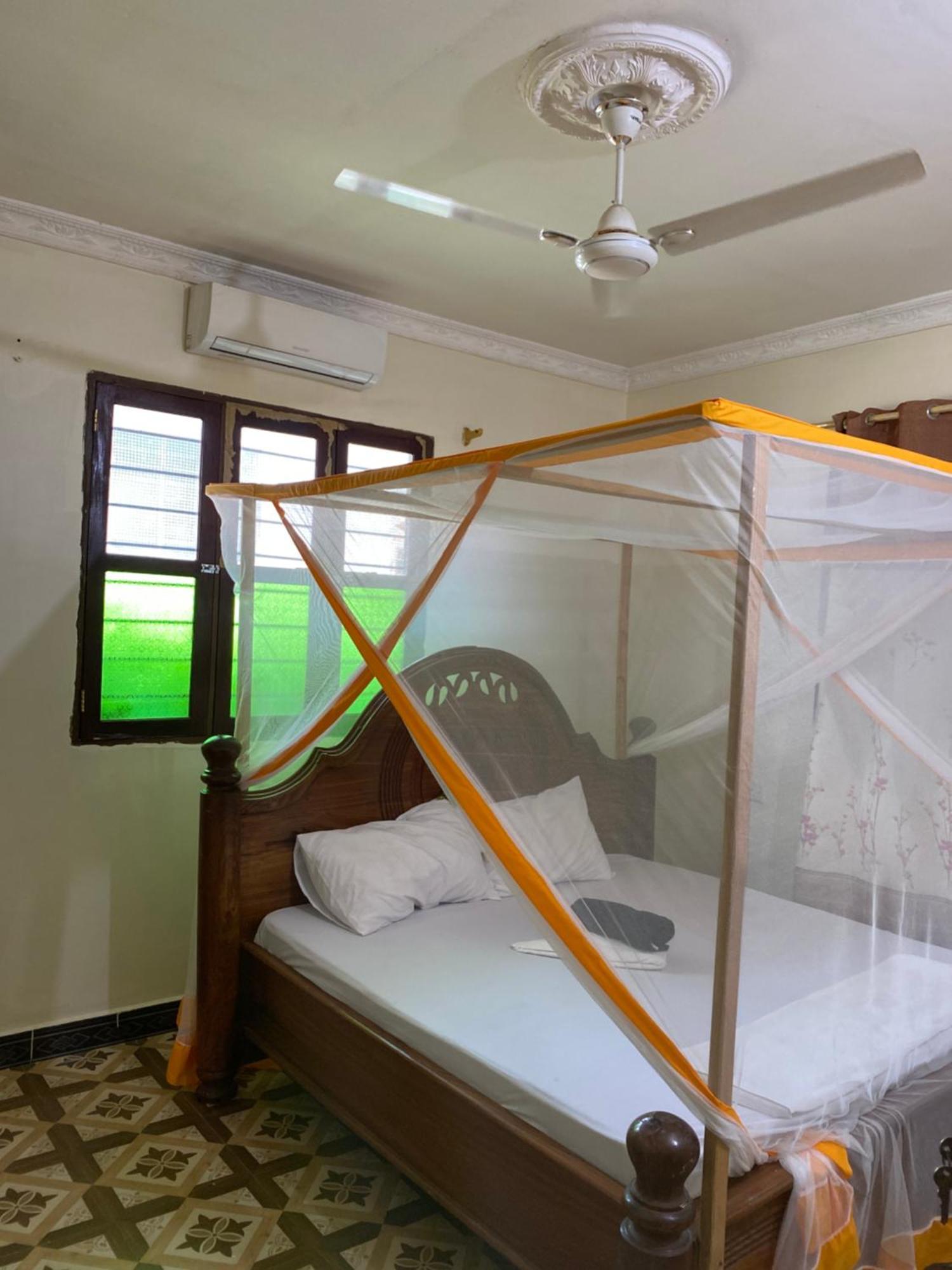 Bed and breakfast Falcon House Kendwa Extérieur photo