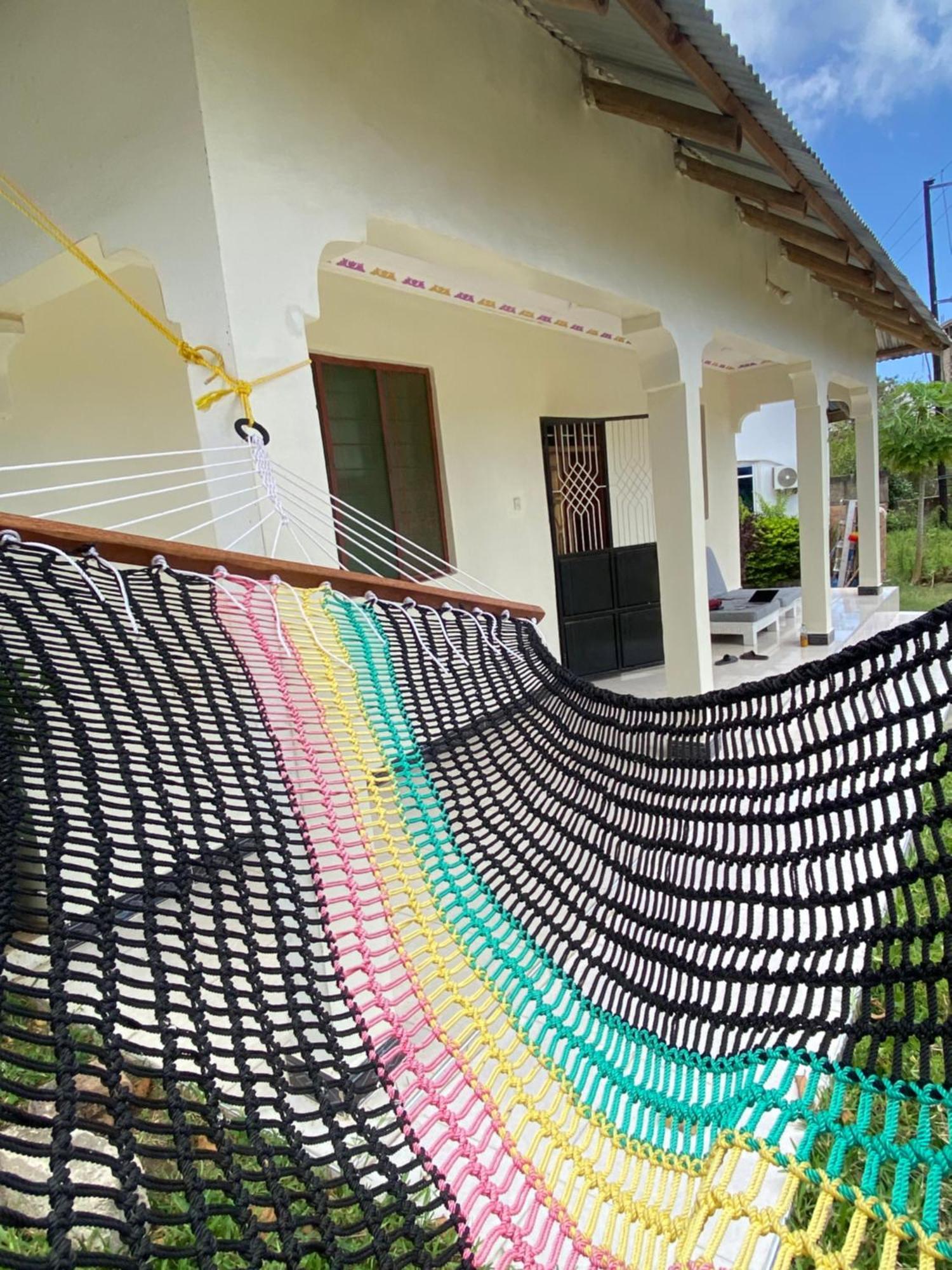 Bed and breakfast Falcon House Kendwa Extérieur photo