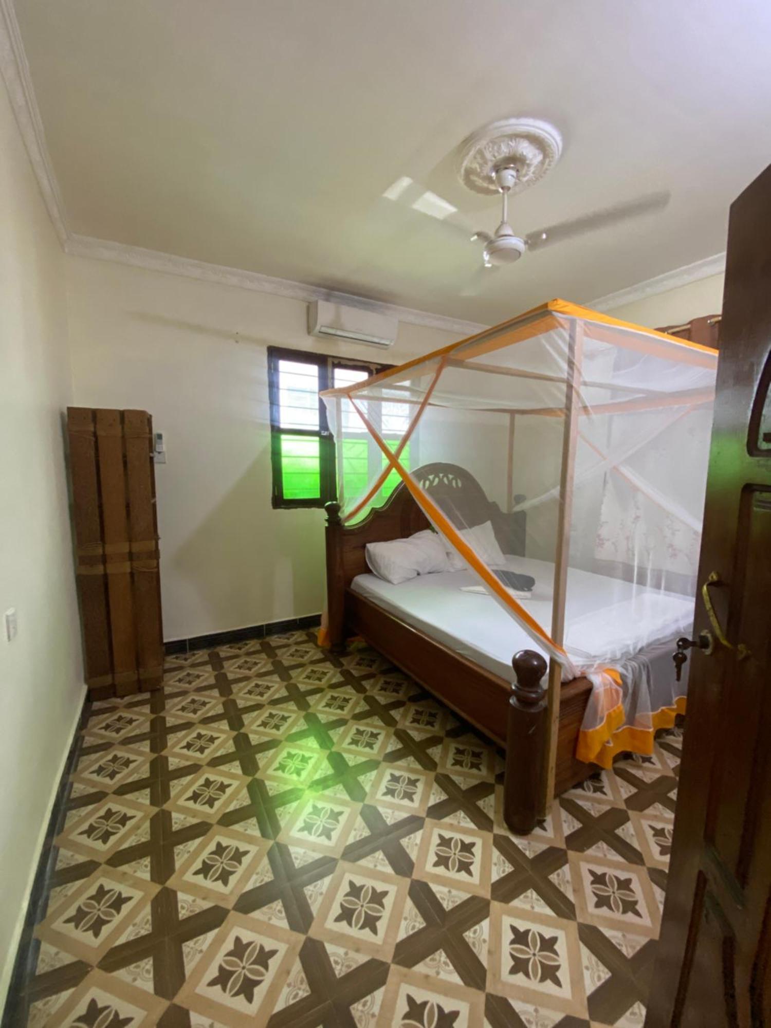 Bed and breakfast Falcon House Kendwa Extérieur photo