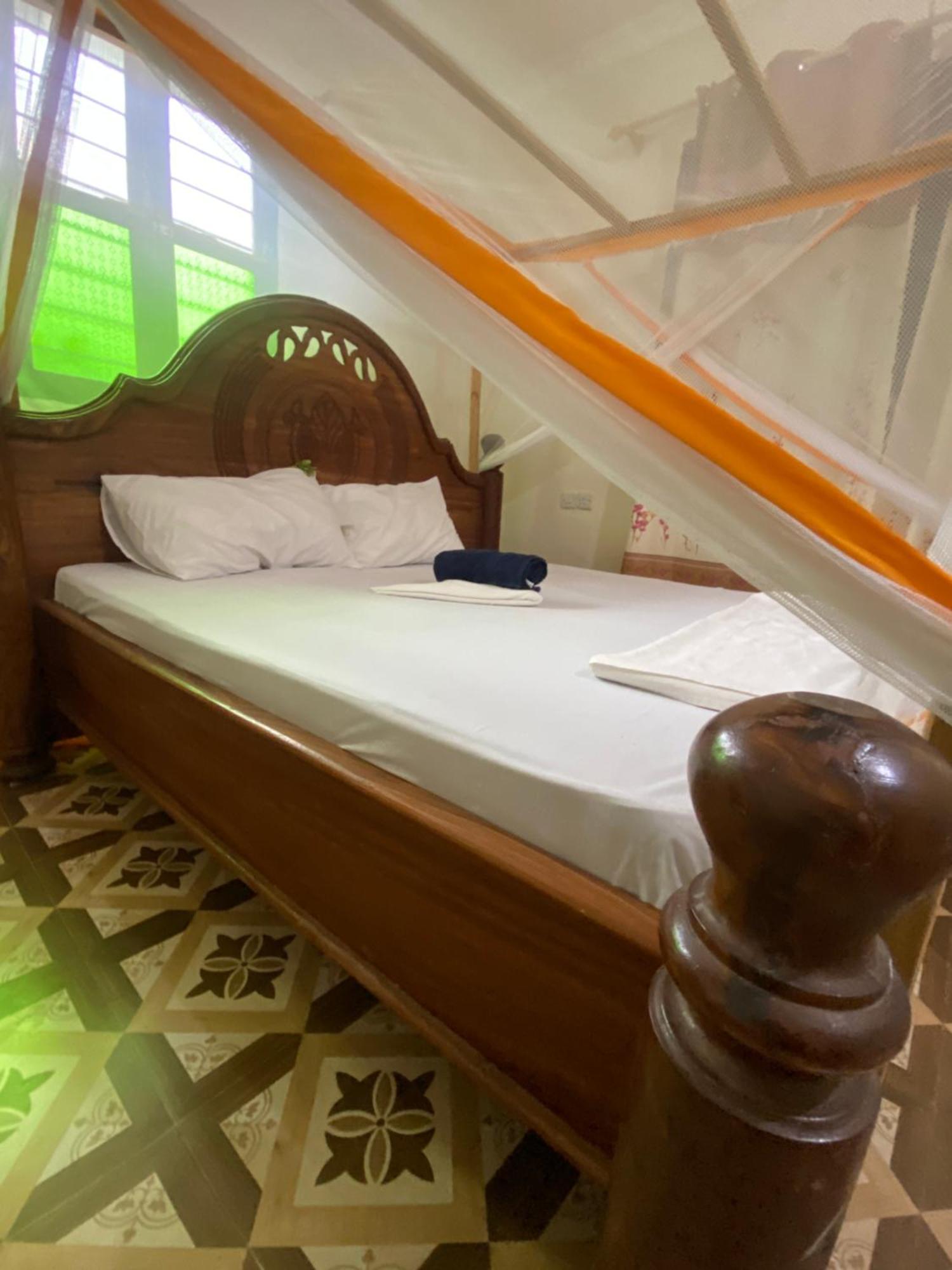 Bed and breakfast Falcon House Kendwa Extérieur photo