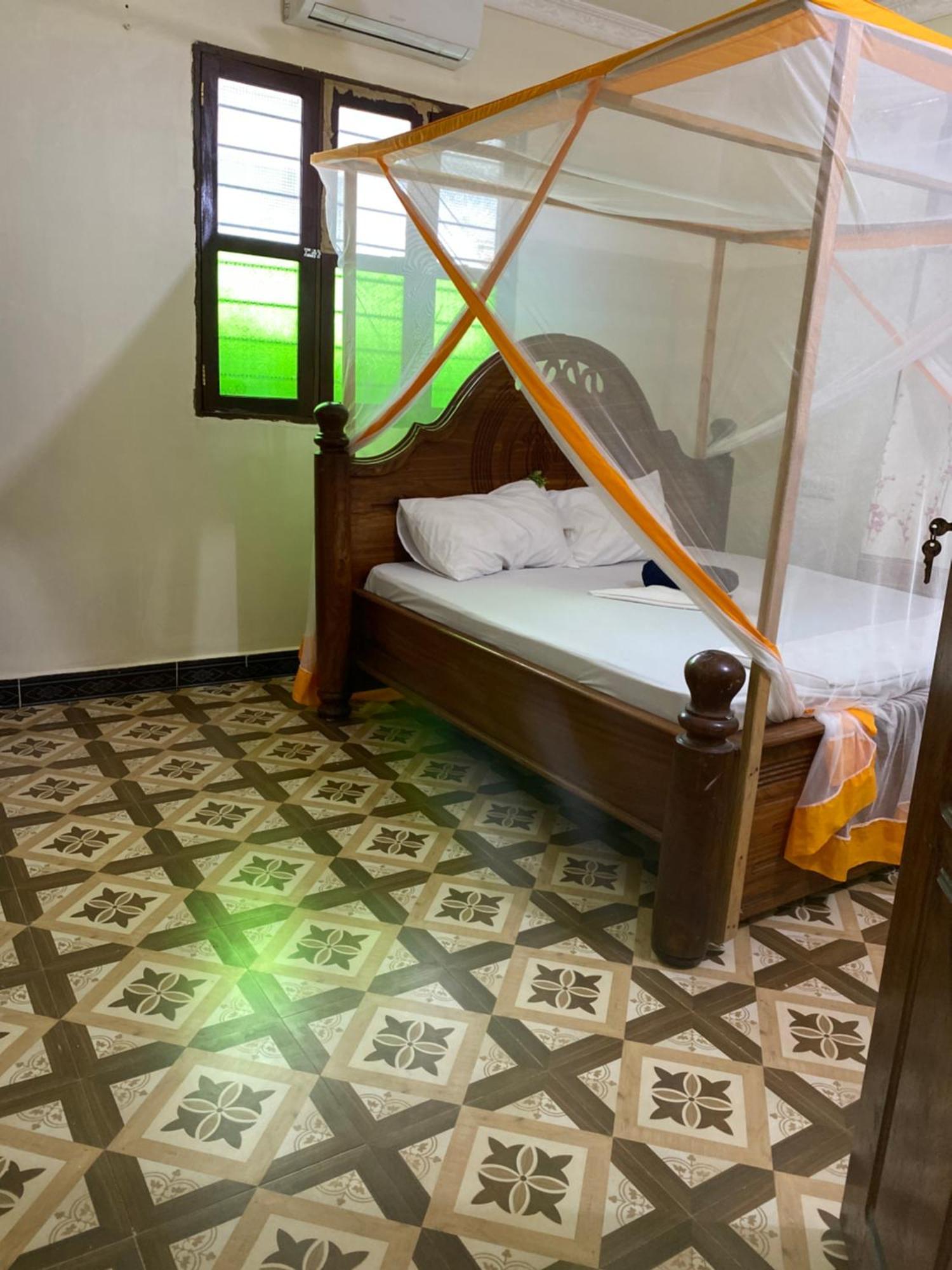 Bed and breakfast Falcon House Kendwa Extérieur photo