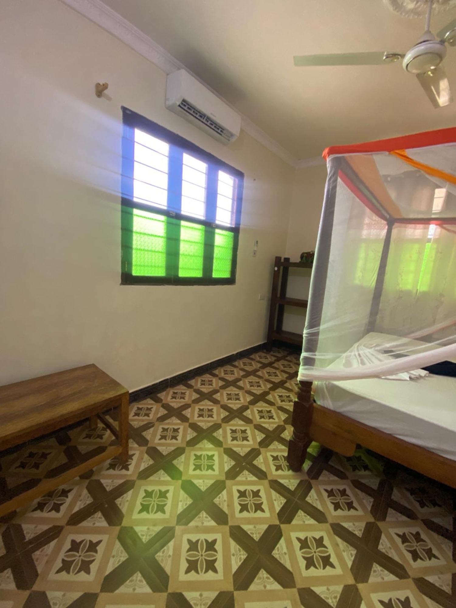 Bed and breakfast Falcon House Kendwa Extérieur photo
