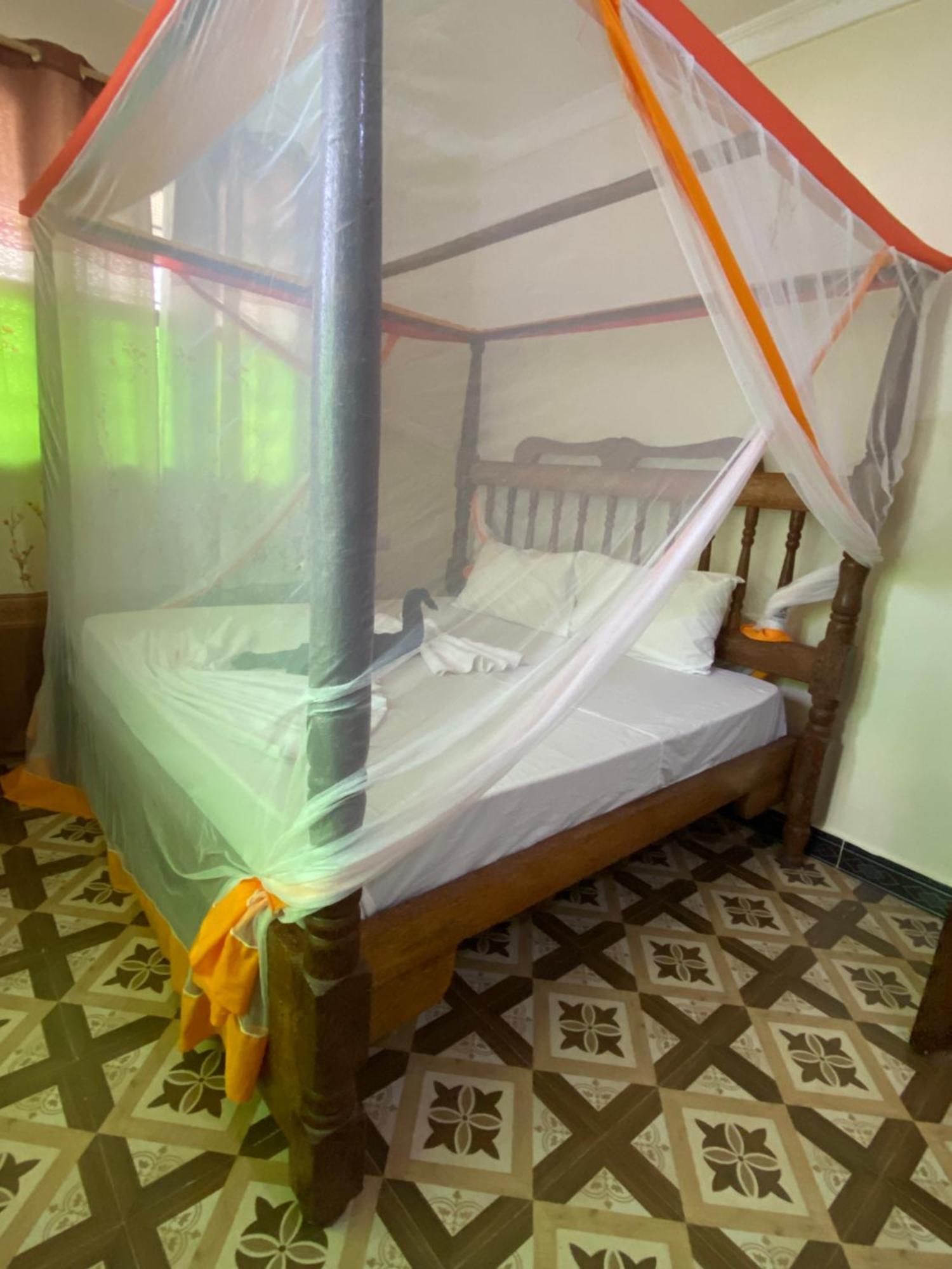 Bed and breakfast Falcon House Kendwa Extérieur photo