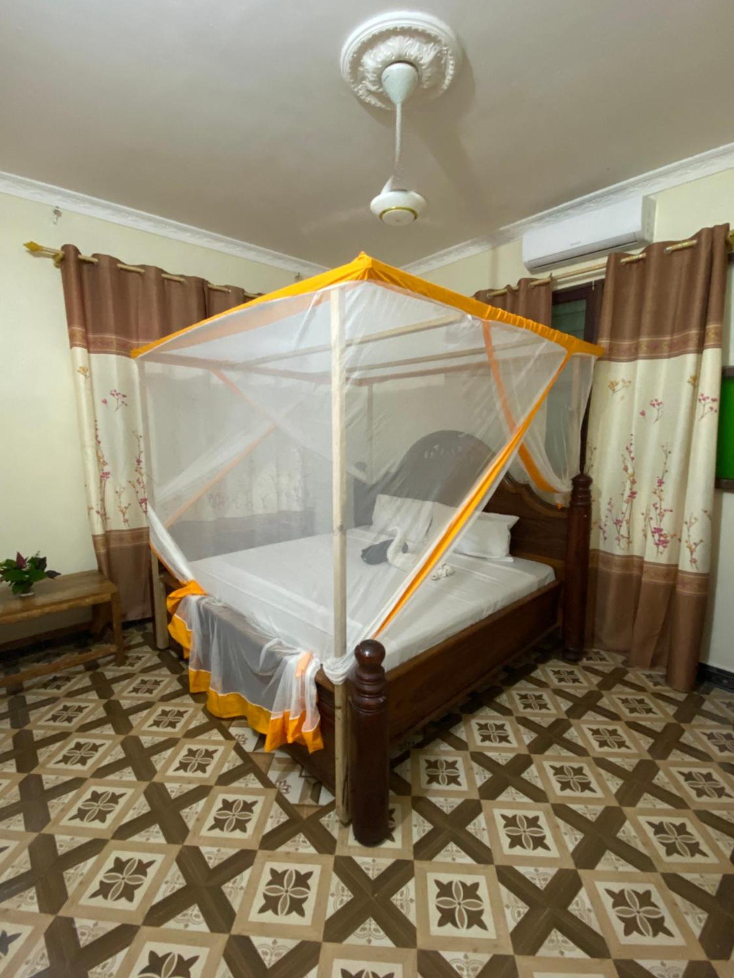 Bed and breakfast Falcon House Kendwa Extérieur photo
