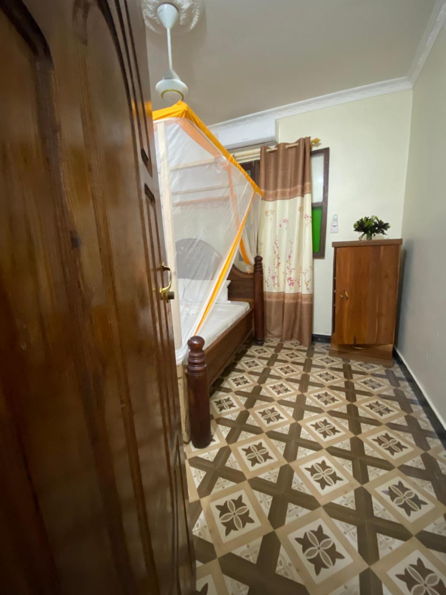 Bed and breakfast Falcon House Kendwa Extérieur photo