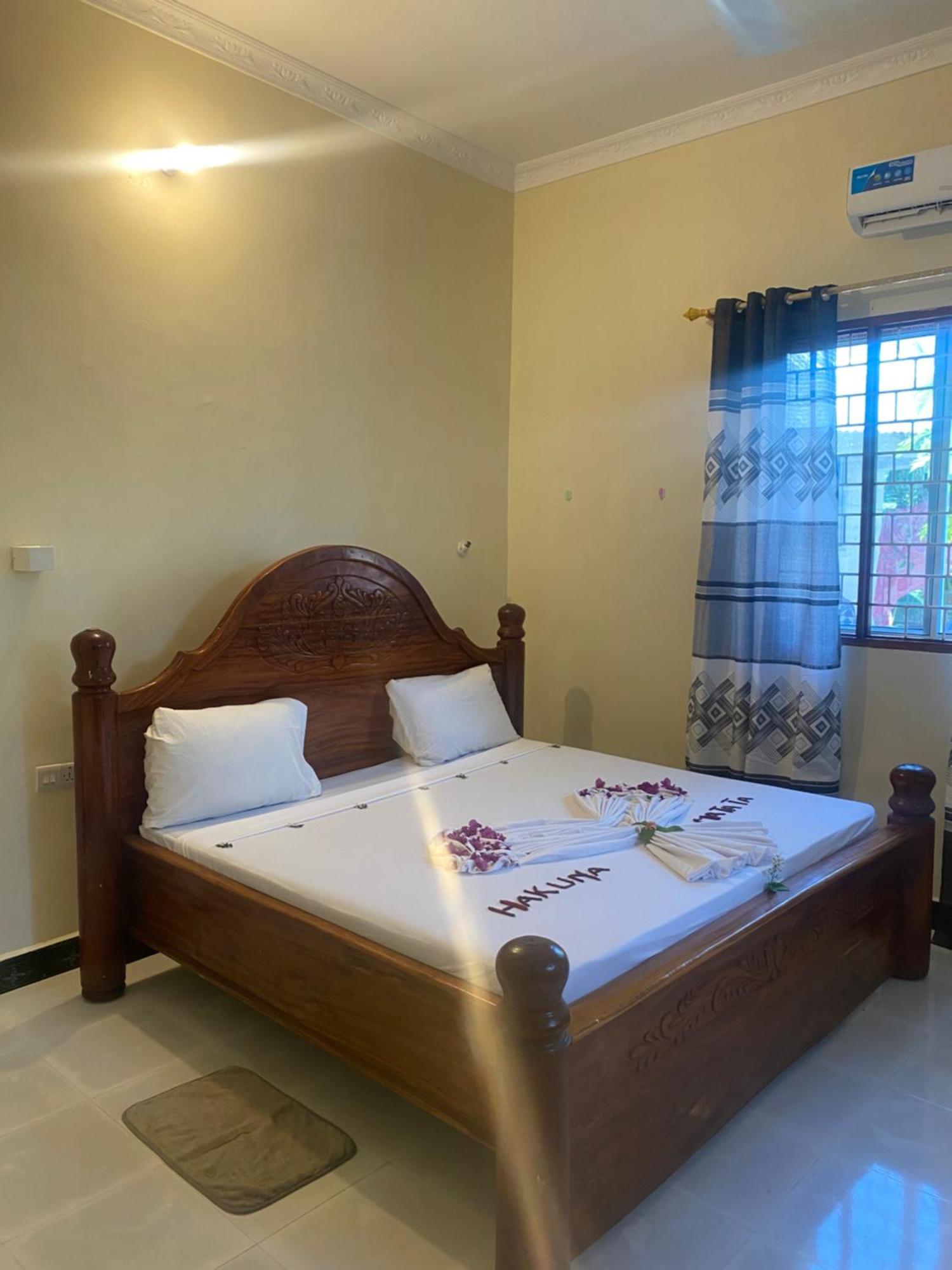 Bed and breakfast Falcon House Kendwa Extérieur photo