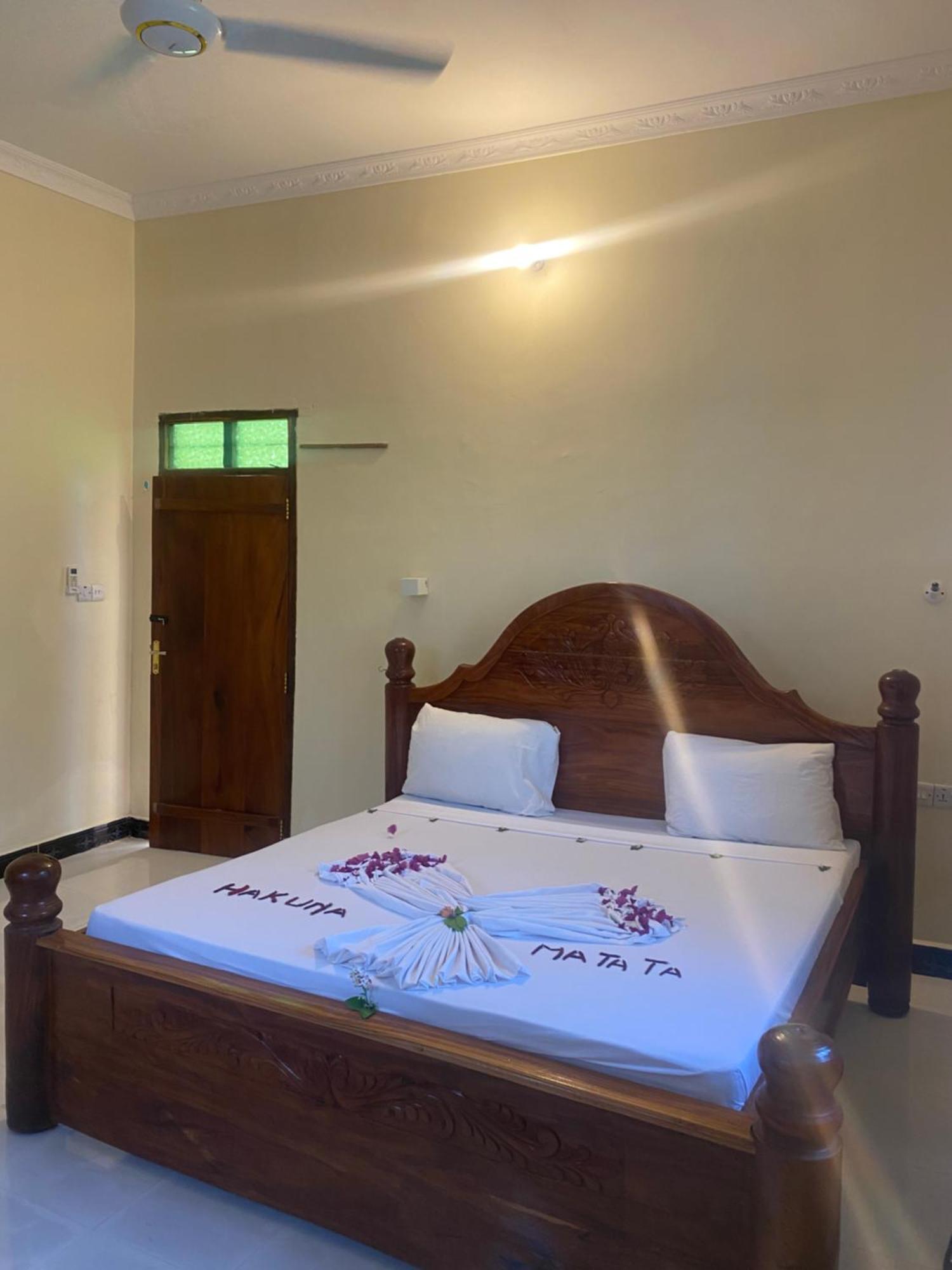 Bed and breakfast Falcon House Kendwa Extérieur photo
