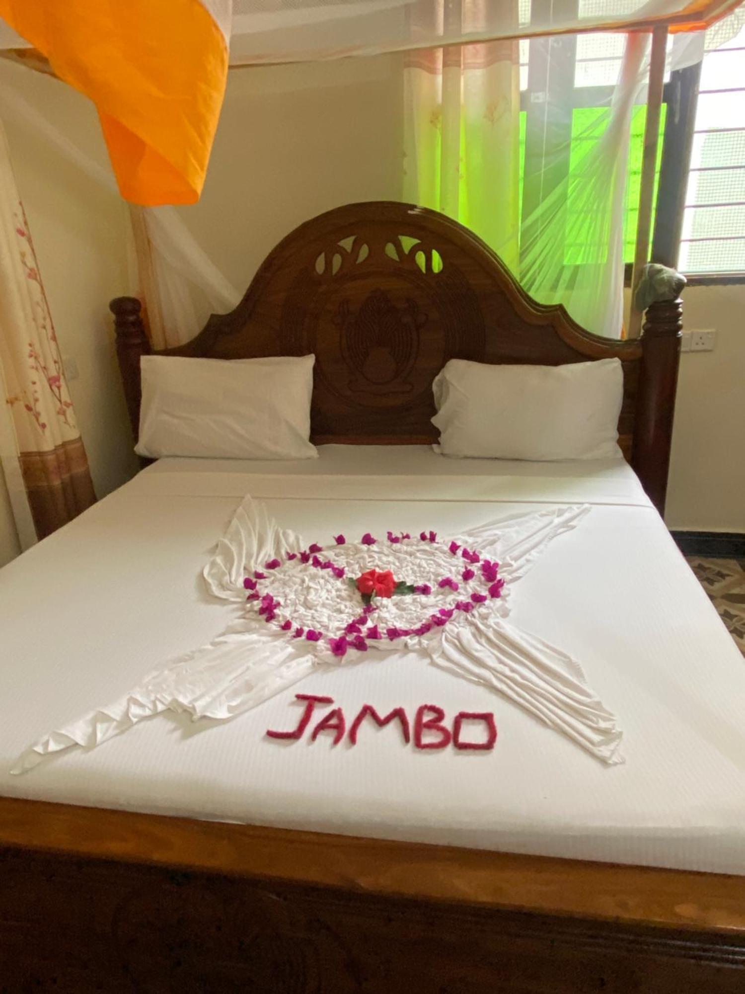 Bed and breakfast Falcon House Kendwa Extérieur photo